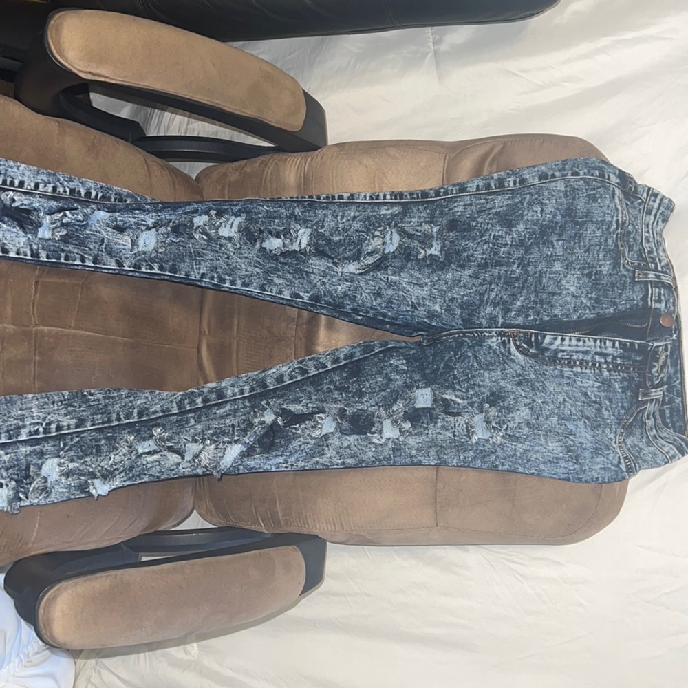 Ripped acid wash jeans with rips